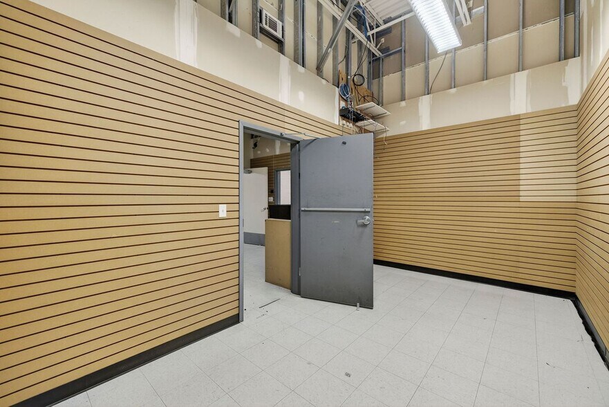 More Photos Of 300-326 Columbus Corners Dr, Whiteville Storefront For Lease