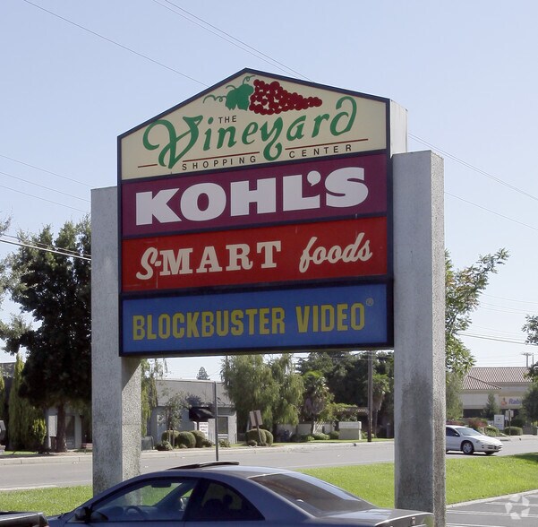 More Photos Of 708-872 W Kettleman Ln, Lodi General Retail For Lease