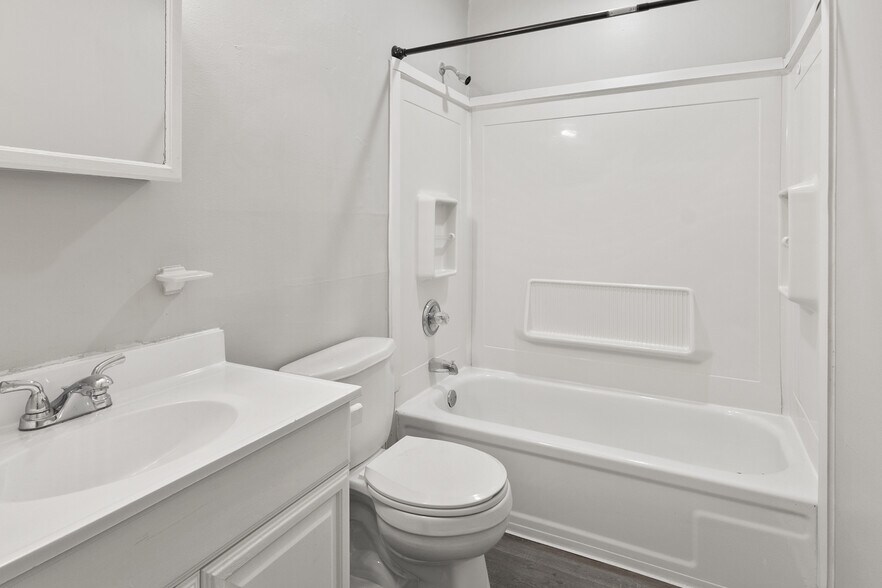 More Photos Of 1001 W 9th St, Russellville Apartments For Sale