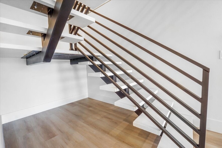 More Photos Of 1240 N Jefferson St, Anaheim Warehouse For Sale