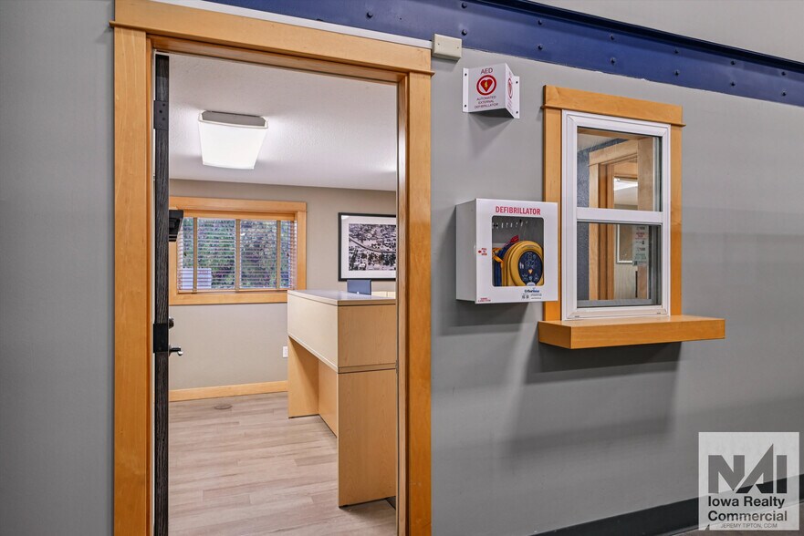 More Photos Of 1402 SW 18th St, Cedar Rapids Warehouse For Lease