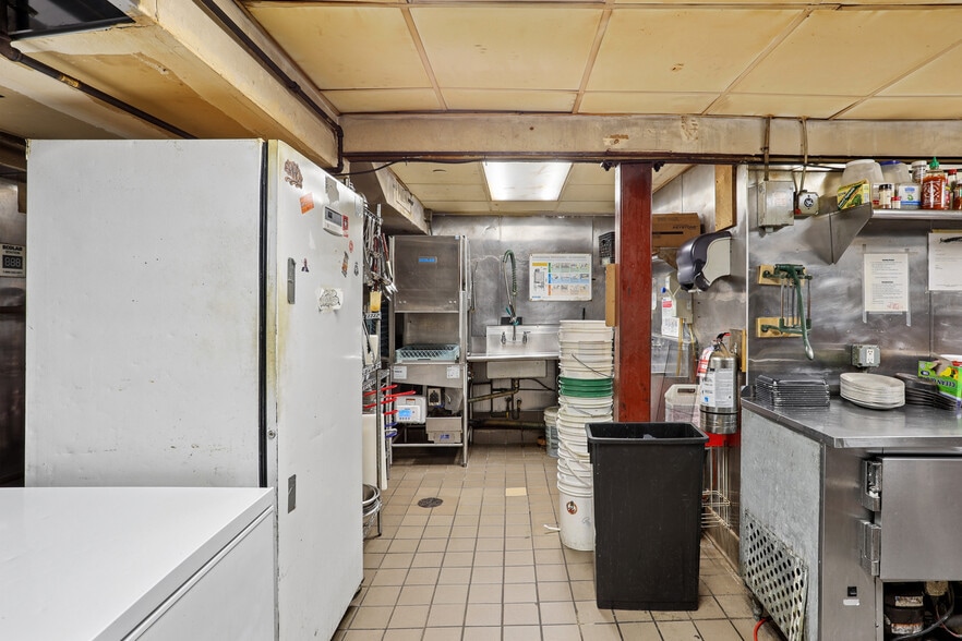 More Photos Of 6 Saint Marks Pl, New York Storefront For Sale