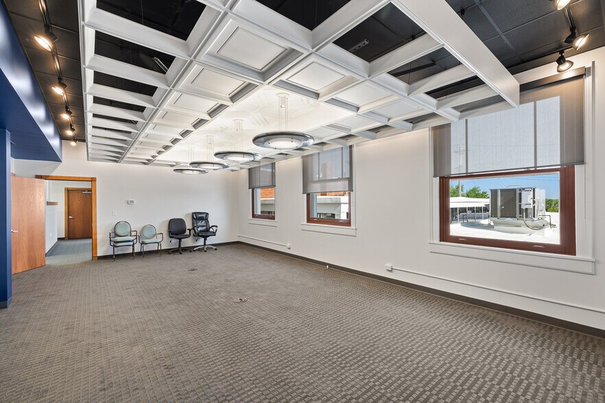 More Photos Of 40 W 4th St, Mansfield Storefront Retail Office For Lease