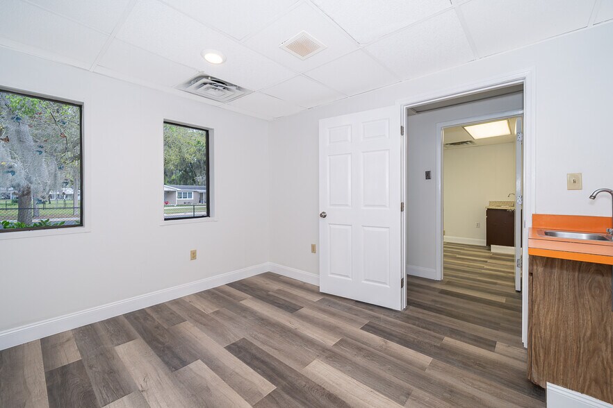 More Photos Of 2025 Flamingo Dr, Bartow Medical For Lease