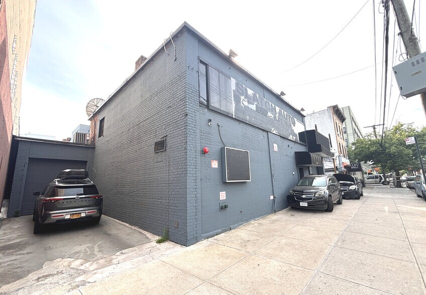 More Photos Of 3210 37th Ave, Long Island City Warehouse For Lease
