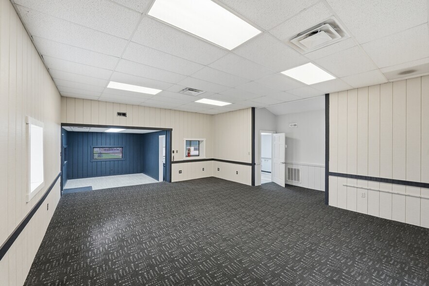 More Photos Of 546 Brehl Ave, Columbus Showroom For Lease
