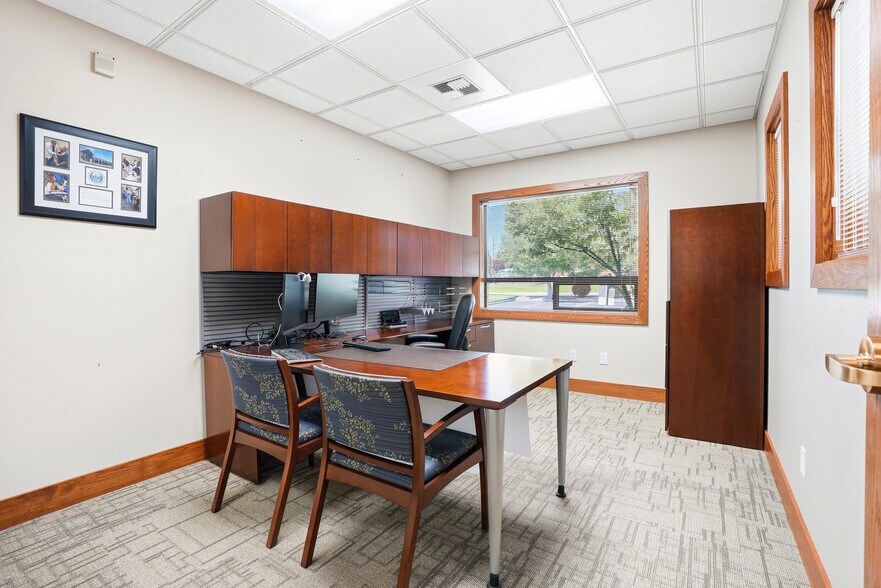 More Photos Of 801 N 39th Ave, Yakima Office For Sale