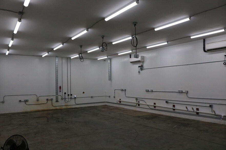 More Photos Of 7648 Lemon Ave, Lemon Grove Manufacturing For Lease