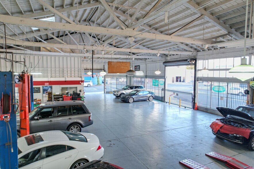 Primary Photo Of 2340-2350 Webster St, Oakland Auto Repair For Sale