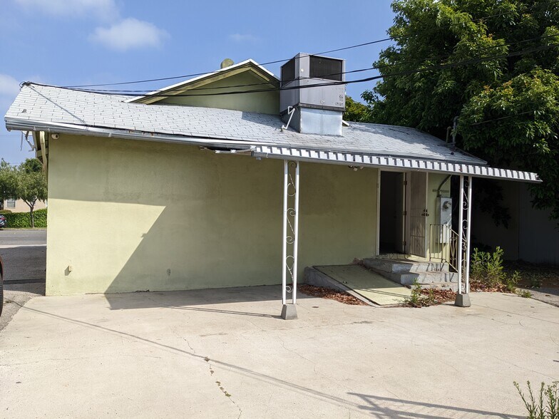 More Photos Of 1214 W Burbank Blvd, Burbank Loft Creative Space For Lease