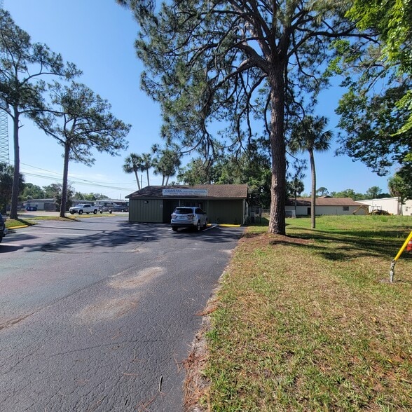 More Photos Of 7939 Leo Kidd Ave, Port Richey Flex For Lease