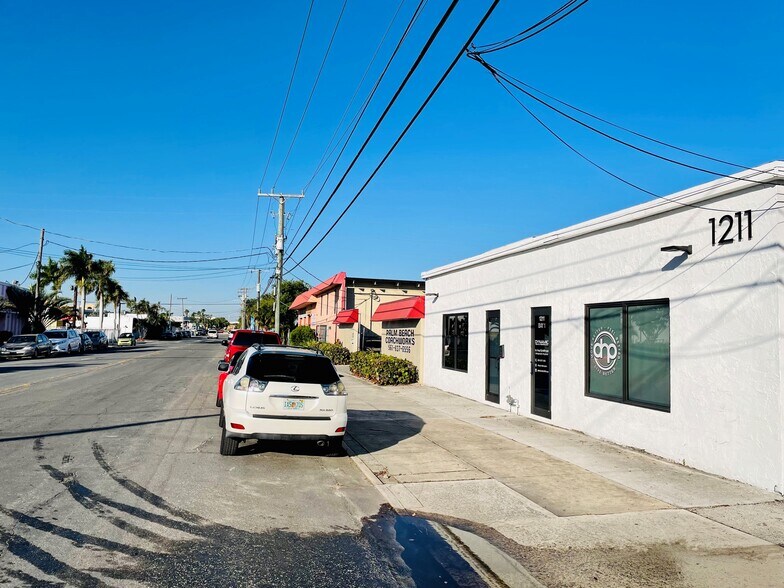 More Photos Of 1211 Okeechobee Rd, West Palm Beach Flex For Lease