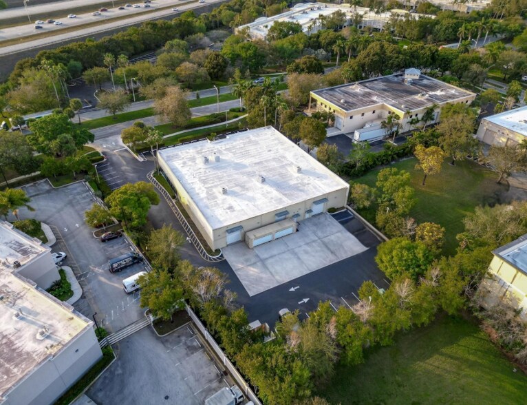 More Photos Of 320 International Pky, Sunrise Warehouse For Sale