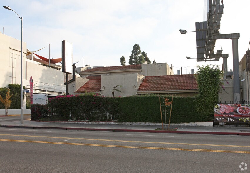 More Photos Of 1032 S Western Ave, Los Angeles Bar For Lease