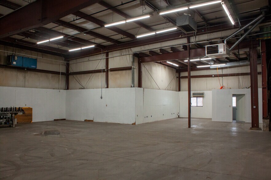 More Photos Of 10 Bartlett St, Allenstown Light Manufacturing For Lease