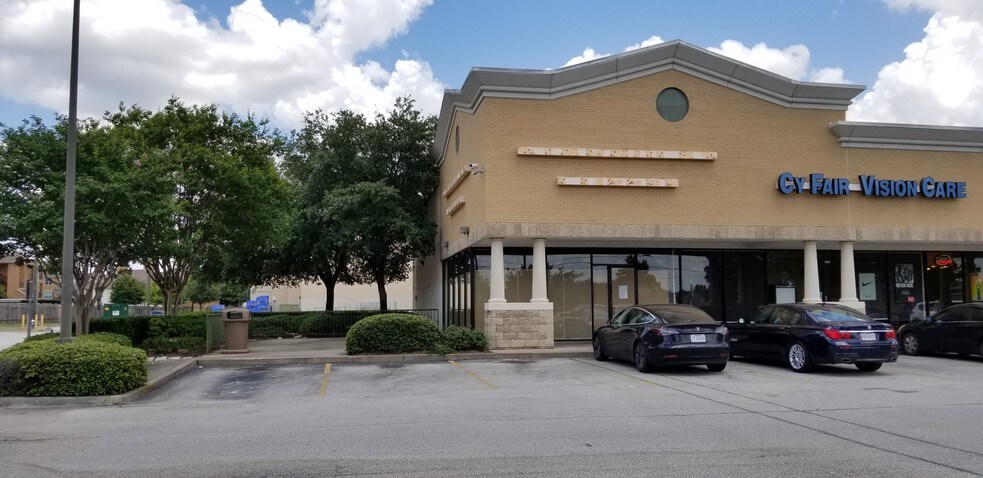 More Photos Of 9105-9125 W Sam Houston Pky N, Houston Unknown For Lease