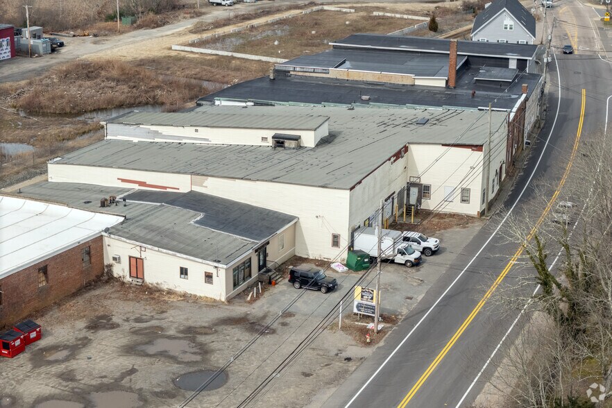 More Photos Of 1011-1057 Main St, Hanson Warehouse For Sale