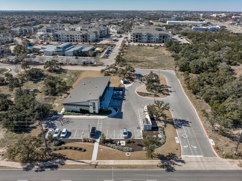 More Photos Of 901 N Vista Ridge Blvd, Cedar Park General Retail For Sale