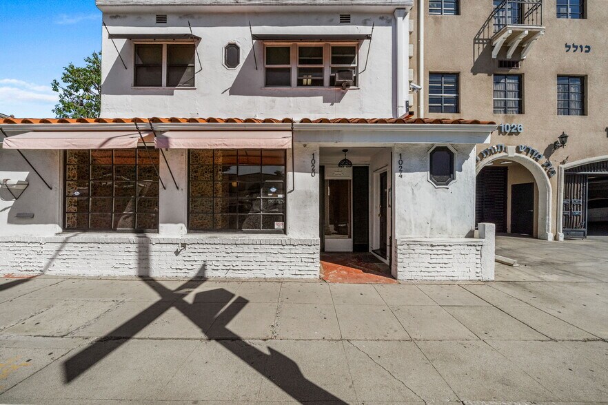 More Photos Of 1020-1024 S Robertson Blvd, Los Angeles Freestanding For Lease
