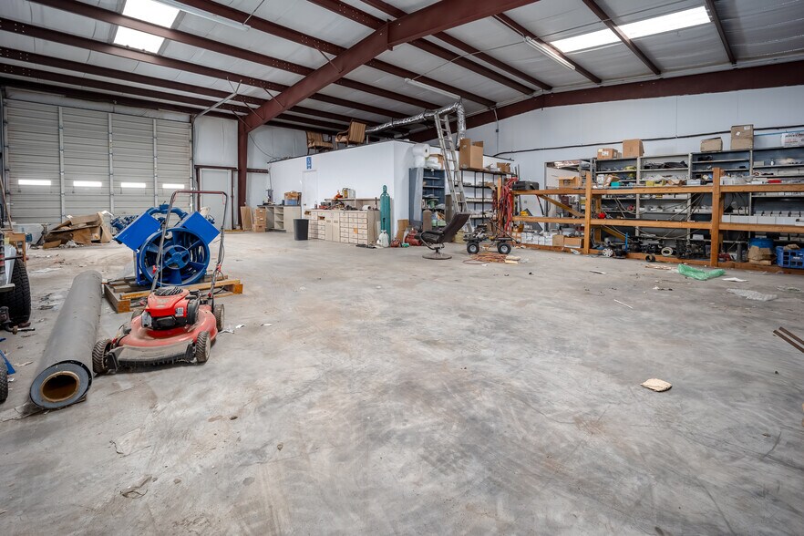 More Photos Of 319-323 NW 59th St, Oklahoma City Manufacturing For Sale