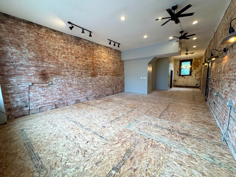 More Photos Of 648 E McMillan St, Cincinnati Storefront Retail Residential For Lease