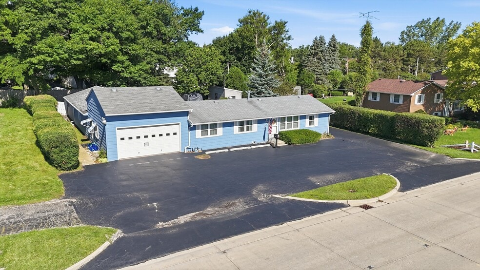 Primary Photo Of 34112 N Barron Blvd, Grayslake Flex For Sale