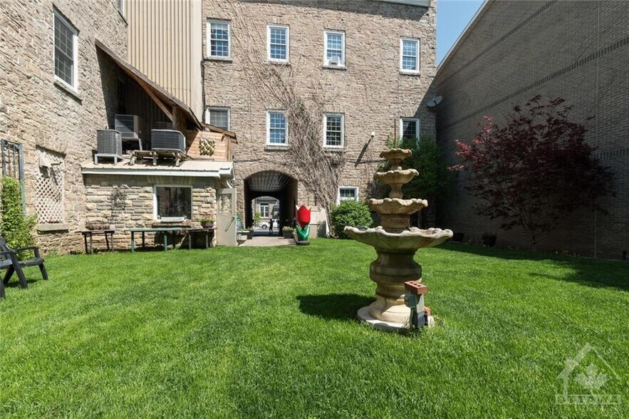More Photos Of 111 St Lawrence St, Merrickville Hotel For Sale