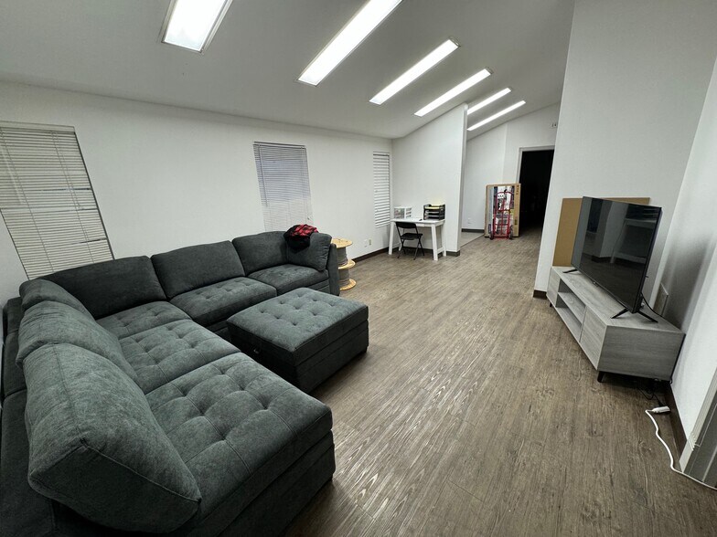 More Photos Of 3981 W 12th Ave, Eugene Office For Sale