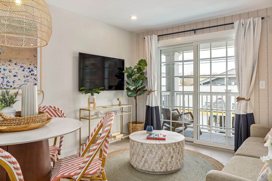 More Photos Of 20 Shore Rd, Ogunquit Storefront Retail Office For Sale