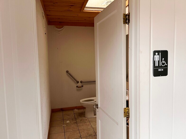 More Photos Of 22 Washington St, Brainerd Auto Dealership For Sale