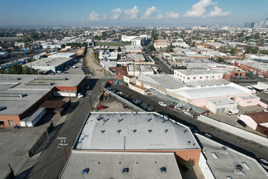 More Photos Of 1617-1619 E Adams Blvd, Los Angeles Warehouse For Lease
