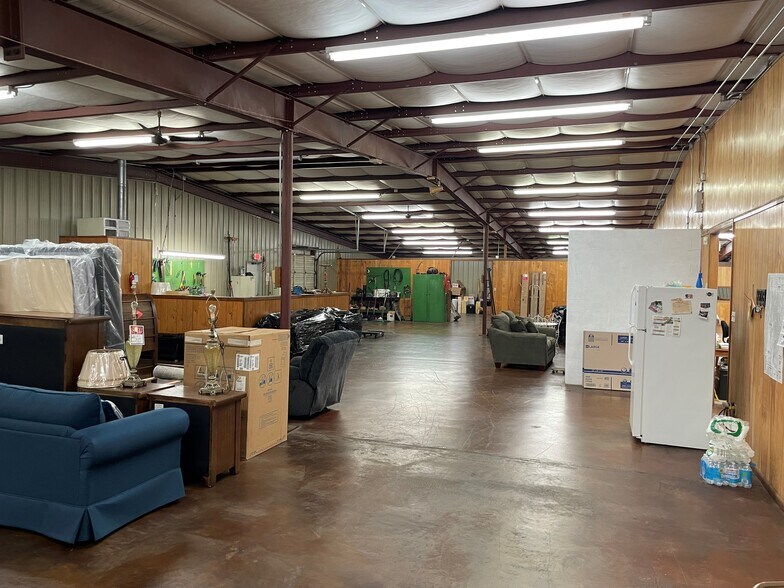 More Photos Of 3046 W Gentry Pky, Tyler Freestanding For Sale