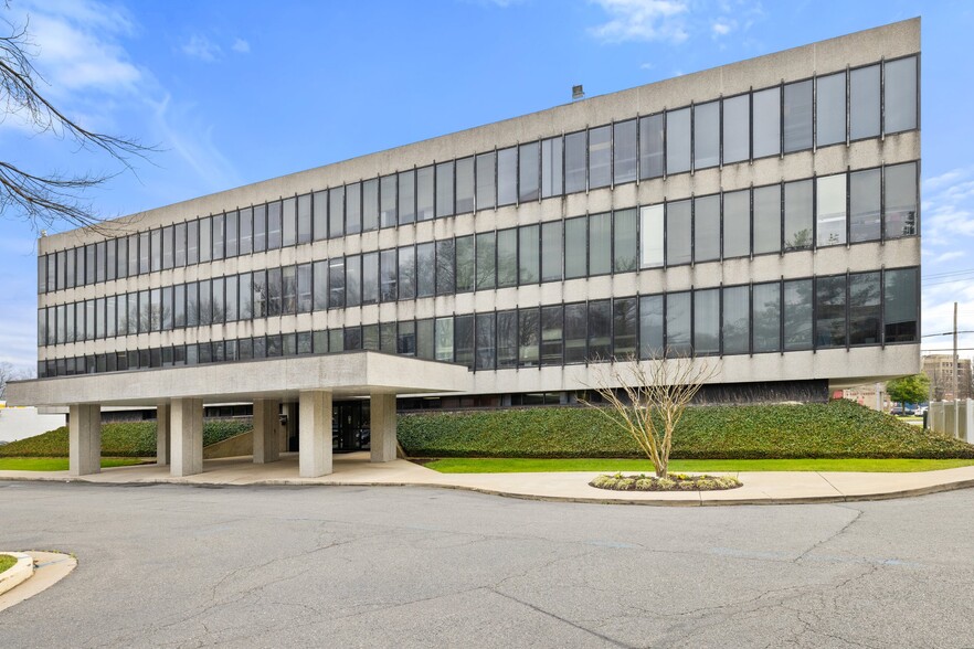 More Photos Of 2616 Sherwood Hall Ln, Alexandria Medical For Sale