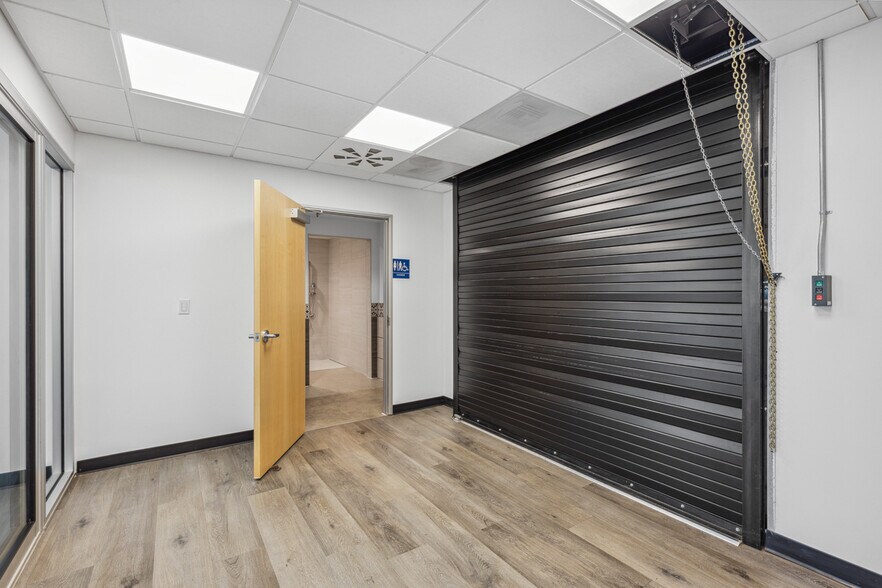 More Photos Of 2837 Historic Decatur Rd, San Diego Office For Sale