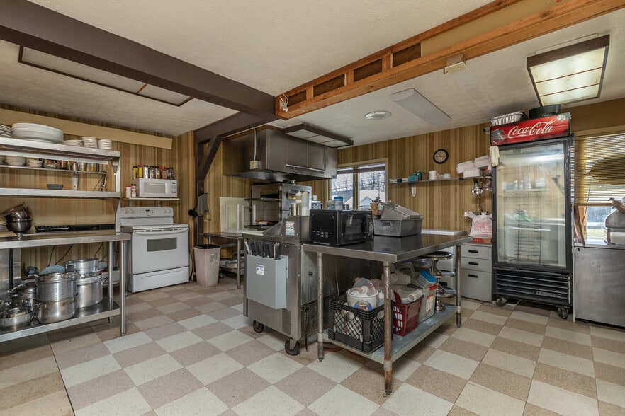 More Photos Of 7224 Center St, Mentor Restaurant For Sale