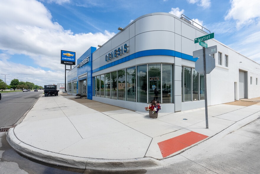 Primary Photo Of 21800 Gratiot Ave, Eastpointe Auto Dealership For Sale