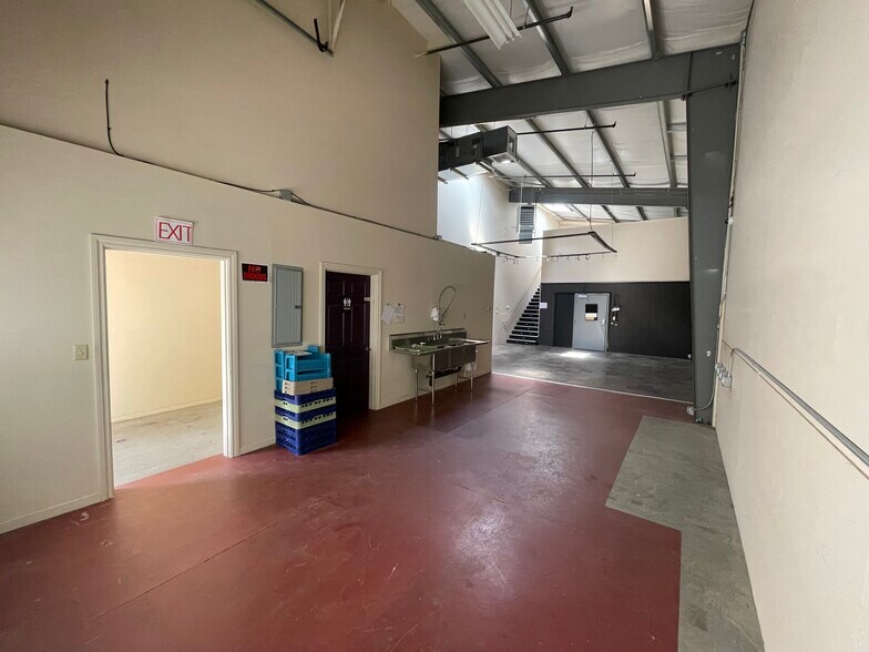 More Photos Of 1645 NE Lytle St, Bend Warehouse For Lease