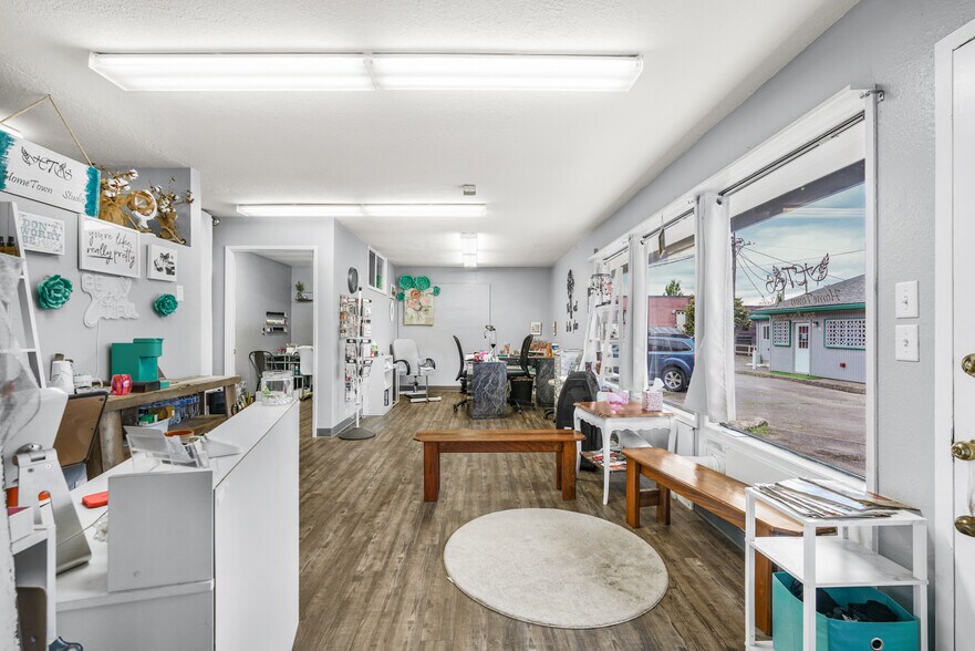 More Photos Of 118 Engle Ave, Molalla Storefront For Sale