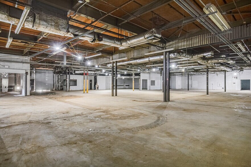 More Photos Of 386 Oakwood Rd, Huntington Station Warehouse For Sale