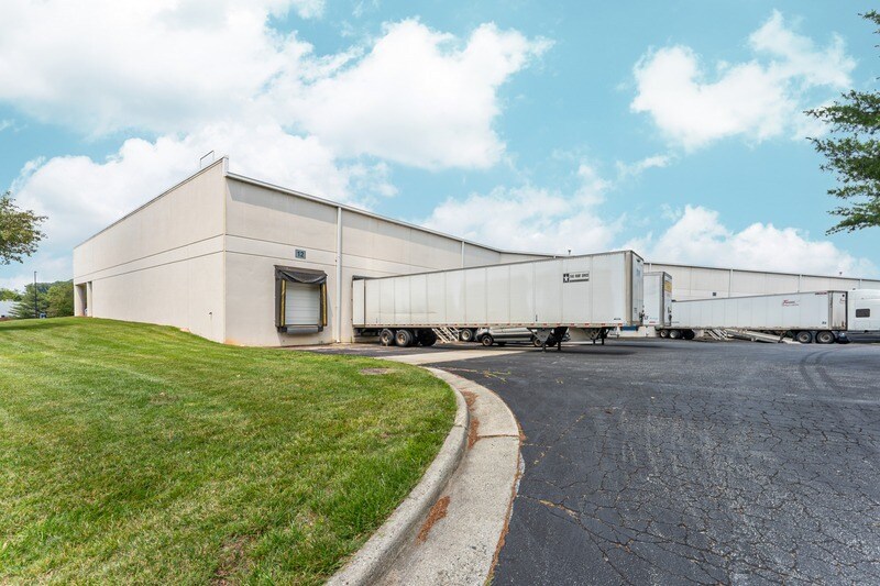 More Photos Of 4524 Green Point Dr, Greensboro Unknown For Lease