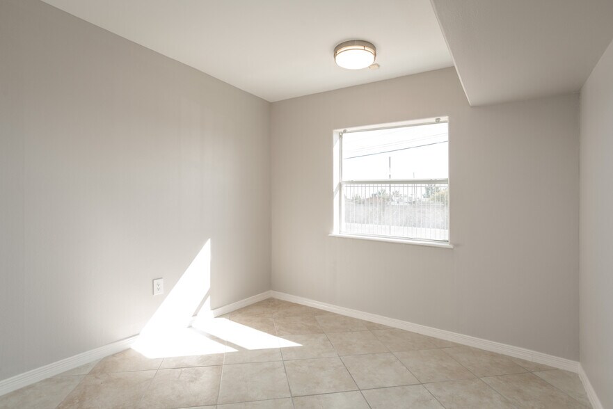 More Photos Of 8139 Beatrix Ln, El Paso Warehouse For Lease