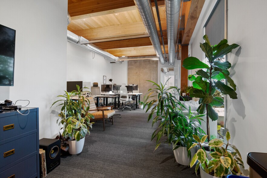 More Photos Of 3303 N Mississippi Ave, Portland Office For Lease