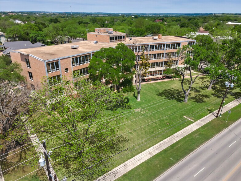 More Photos Of 205 E University Ave, Georgetown Office For Sale