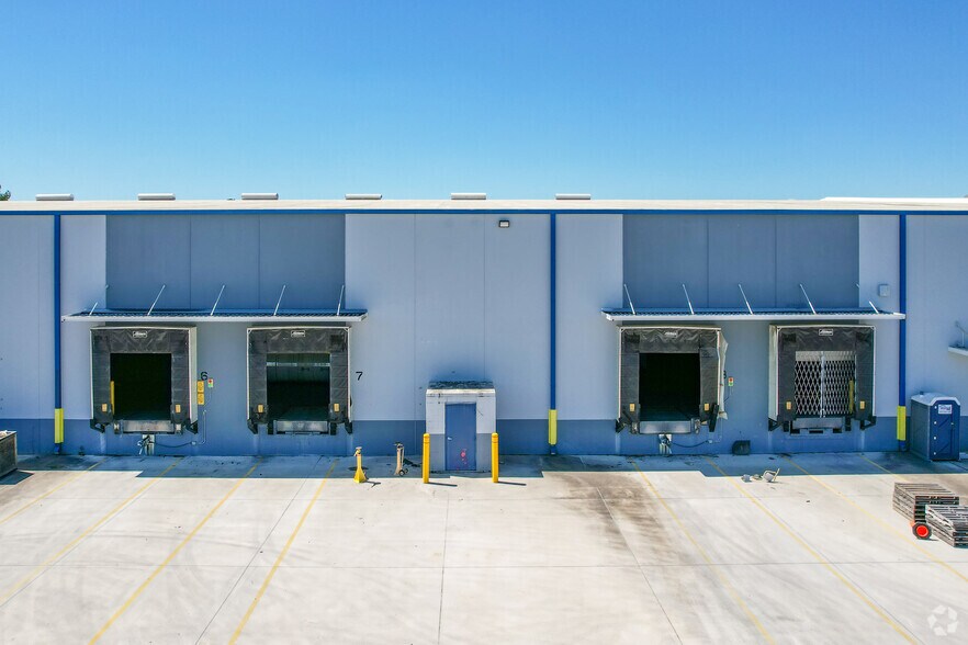 More Photos Of 5801 N Rhett Ave, Hanahan Warehouse For Lease