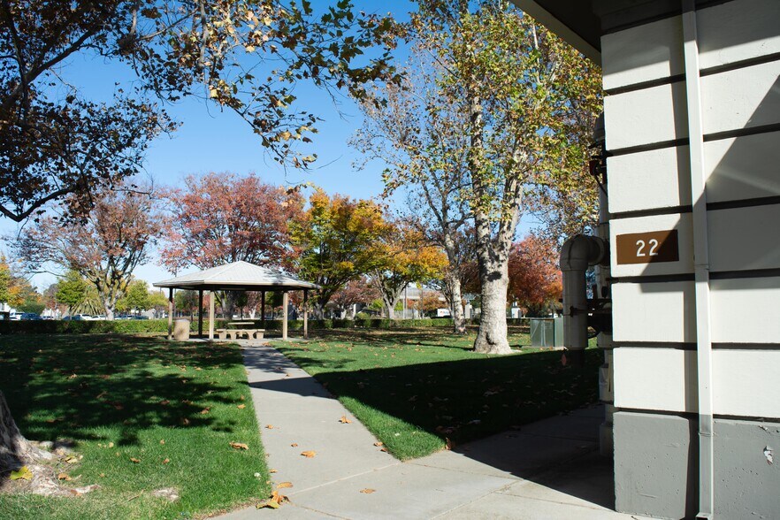 More Photos Of 5124 Bomber Ln, Mcclellan Flex For Lease