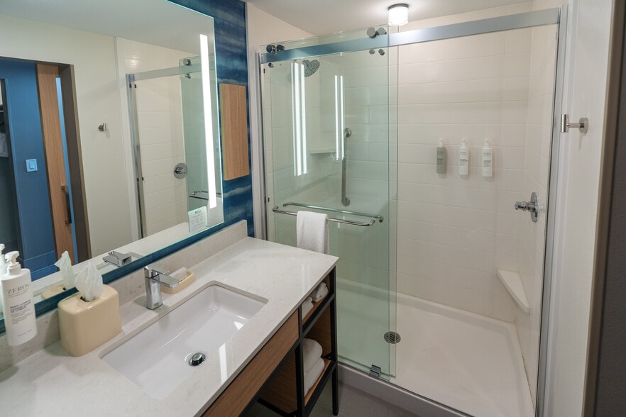 More Photos Of 470 S Martin St, Longmont Hotel For Sale