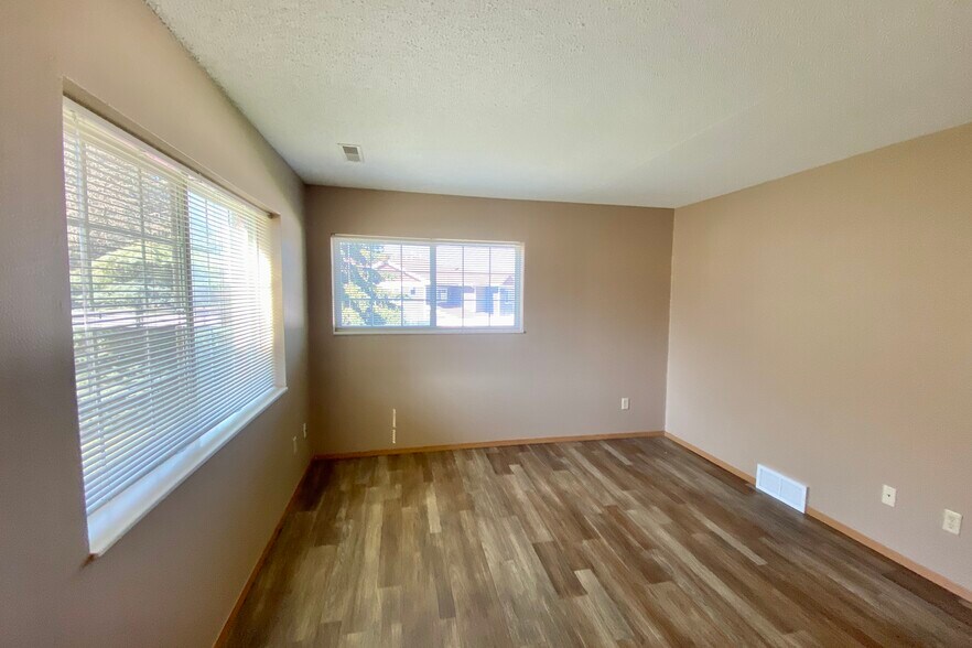 More Photos Of 4536 E Brennan Dr, Sioux Falls Multifamily For Sale