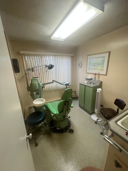 More Photos Of 7121 W Manchester Ave, Los Angeles Medical For Lease