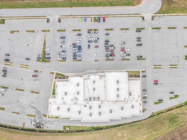 More Photos Of 2068 Crossings Cir, Spring Hill Movie Theatre For Sale