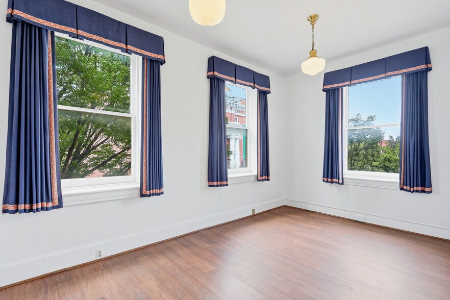 More Photos Of 115 W King St, Martinsburg Office For Lease